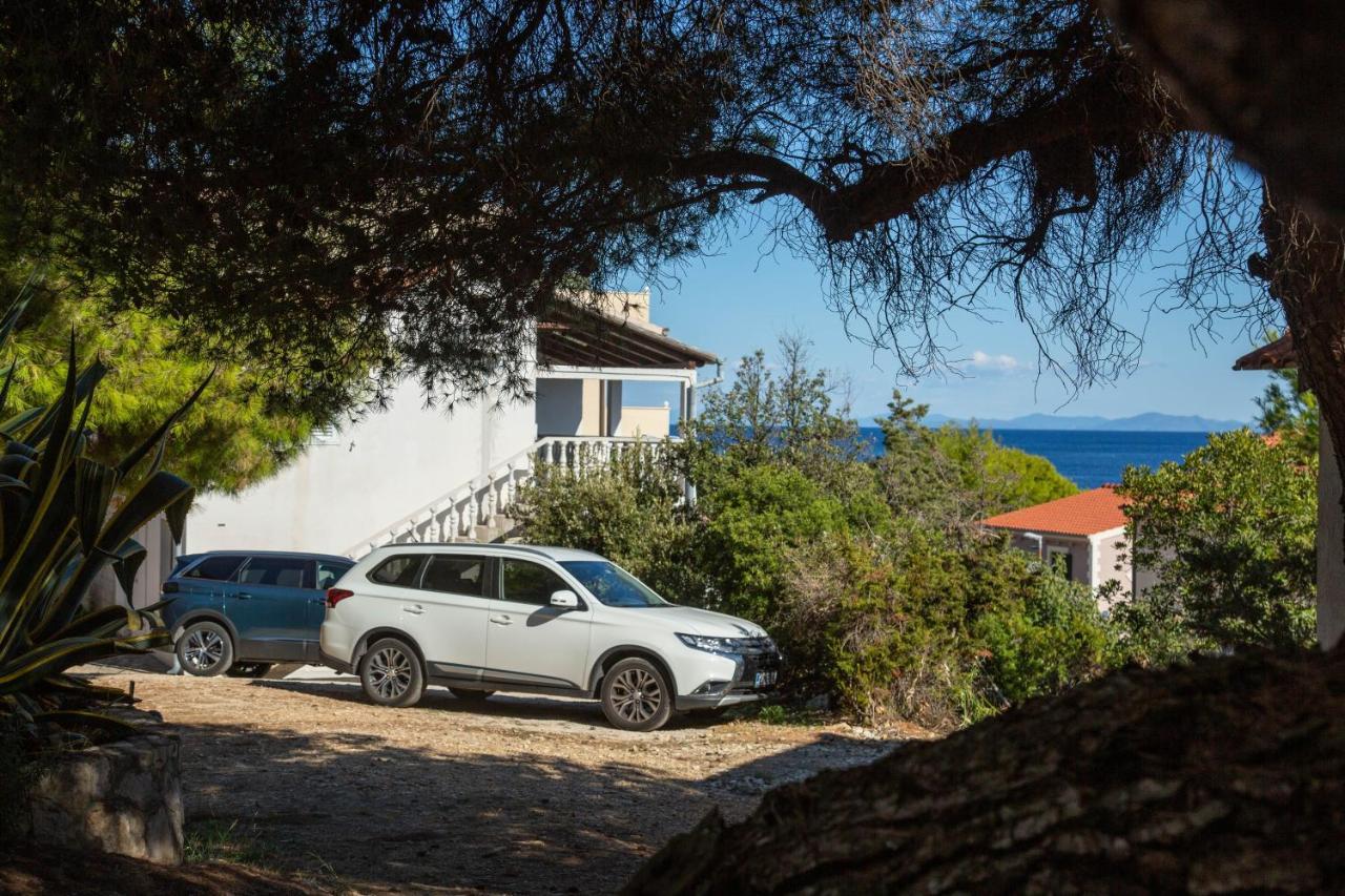 Apartments By The Sea Milna, Vis - 8895 Рукавац Екстериор снимка