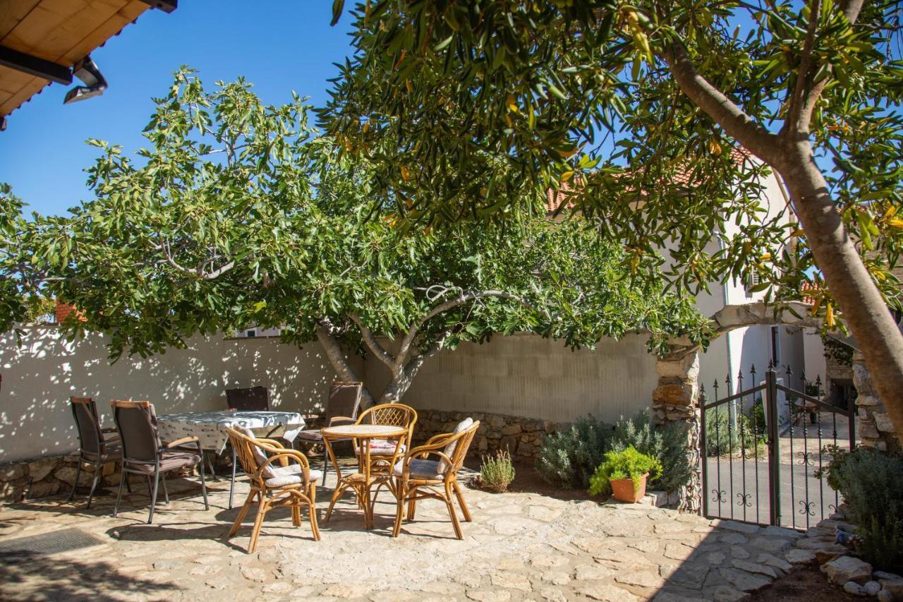 Apartments By The Sea Milna, Vis - 8895 Рукавац Екстериор снимка