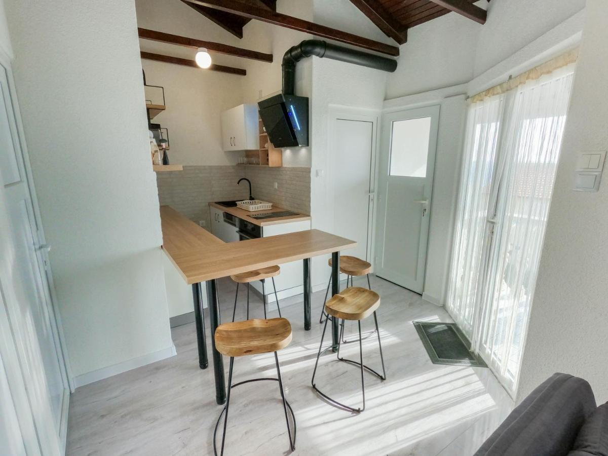 Apartments By The Sea Milna, Vis - 8895 Рукавац Екстериор снимка