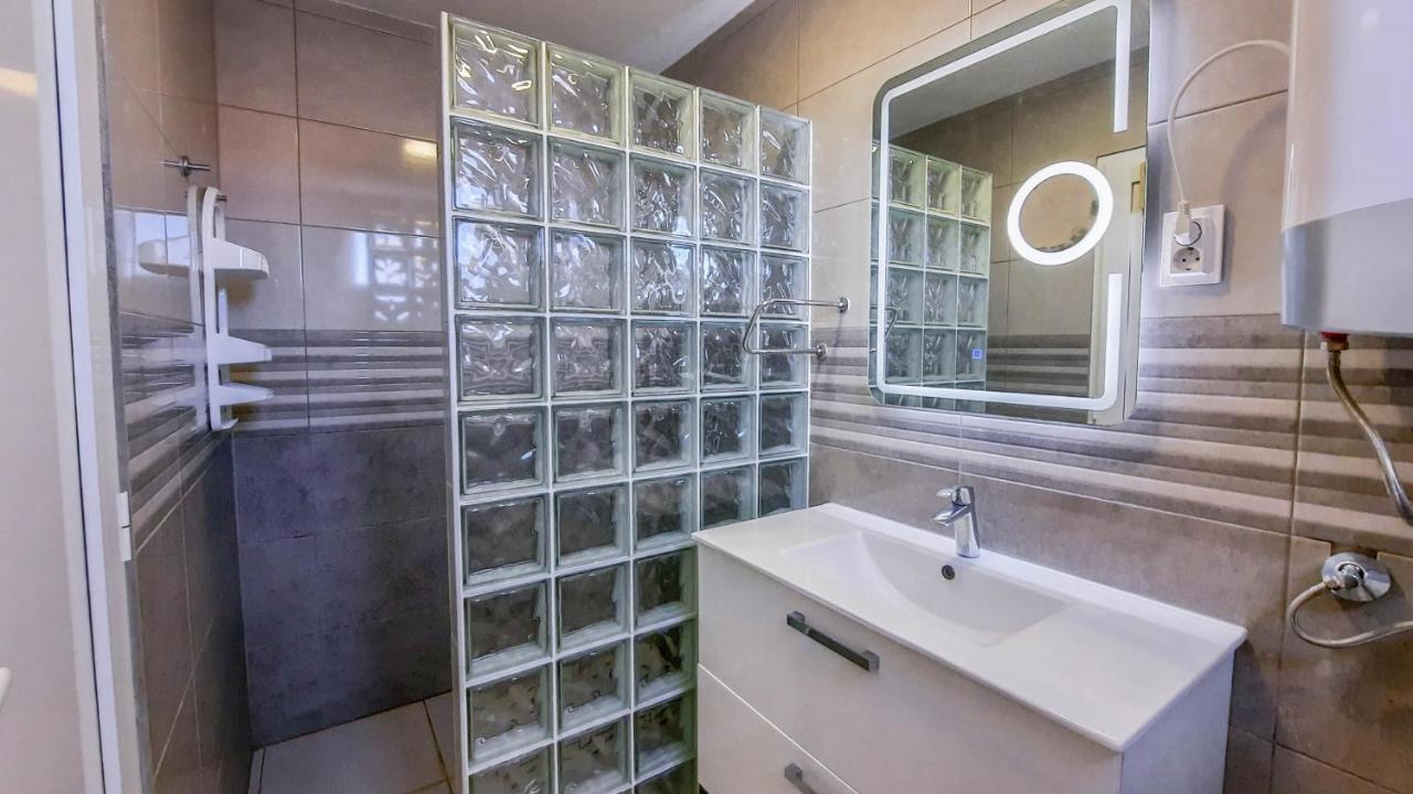 Apartments By The Sea Milna, Vis - 8895 Рукавац Екстериор снимка