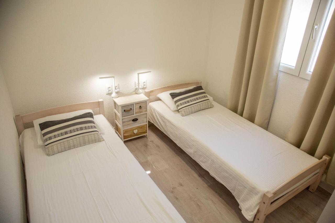 Apartments By The Sea Milna, Vis - 8895 Рукавац Екстериор снимка
