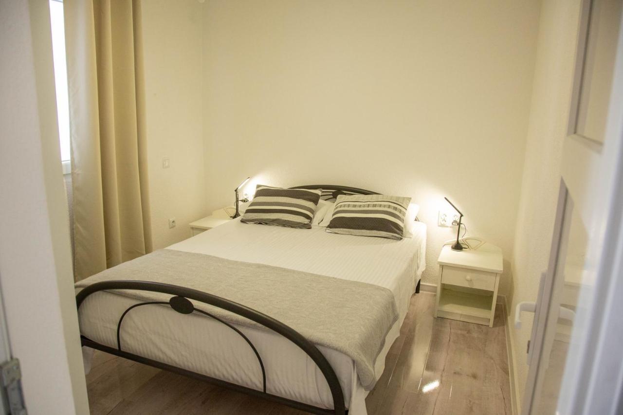 Apartments By The Sea Milna, Vis - 8895 Рукавац Екстериор снимка