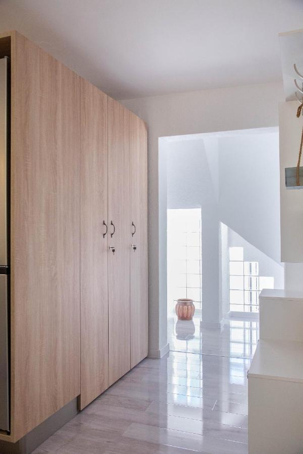 Apartments By The Sea Milna, Vis - 8895 Рукавац Екстериор снимка